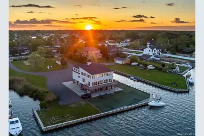 200 Clocks Boulevard, Massapequa, NY 11758 - Photo 3