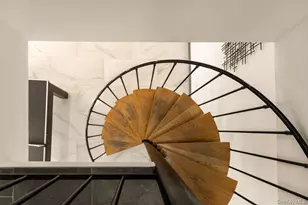 200 Clocks Blvd, Massapequa, NY 11758 - Photo 15