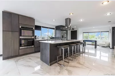 200 Clocks Boulevard, Massapequa, NY 11758 - Photo 5