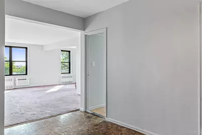 140-15 Holly Avenue #4E, Flushing, NY 11355 - Photo 3