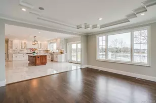 12 Barbara Ln, Glen Cove, NY 11542 - Photo 23