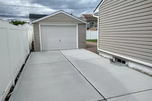 708 Anderson Ave, Franklin Square, NY 11010 - Photo 5