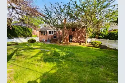 306 Cambridge Avenue, Garden City, NY 11530 - Photo 3