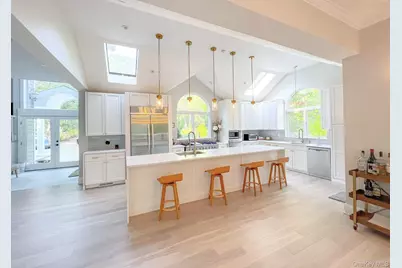 4 Douglas Court, Hampton Bays, NY 11946 - Photo 9