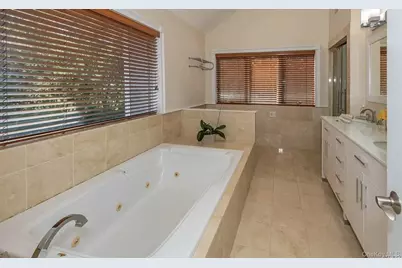 4 Douglas Court, Hampton Bays, NY 11946 - Photo 27