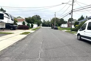 11 Berry Hill Ln, Bethpage, NY 11714 - Photo 3