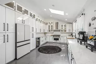 11 Gallatin Dr, Dix Hills, NY 11746 - Photo 11