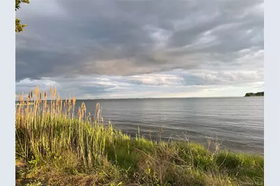 6 Huckleberry Lane E, Hampton Bays, NY 11946 - Photo 41