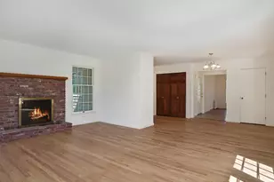 6 Huckleberry Ln E, Hampton Bays, NY 11946 - Photo 17