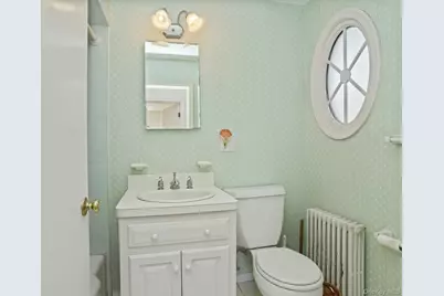 6 Huckleberry Lane E, Hampton Bays, NY 11946 - Photo 35