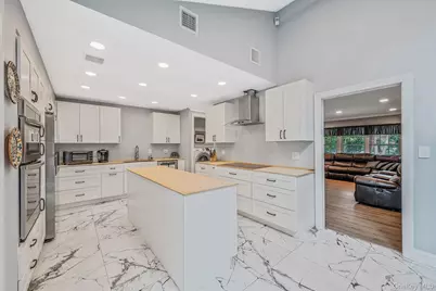 5 Hastings Drive, Ridge, NY 11961 - Photo 7