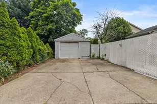 84 Charles St, Mineola, NY 11501 - Photo 17