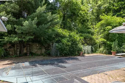 61 Locust Lane, Roslyn Heights, NY 11577 - Photo 21