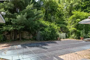 61 Locust Ln, Roslyn Heights, NY 11577 - Photo 21