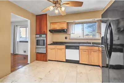 46 Sunburst Drive, Deer Park, NY 11729 - Photo 7