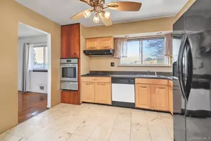 46 Sunburst Dr, Deer Park, NY 11729 - Photo 7