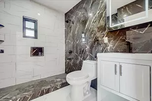 150-11 84th Dr, Jamaica, NY 11432 - Photo 17