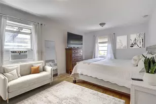 221 Middle Neck Road Rd, Great Neck, NY 11021 - Photo 9