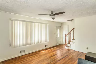 18 Hilliard Avenue, Central Islip, NY 11722 - Photo 5