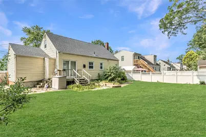 18 Hilliard Avenue, Central Islip, NY 11722 - Photo 25