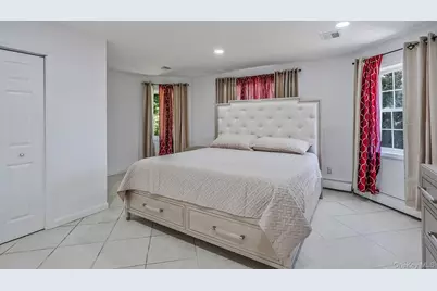 11 Country Squire Court, Dix Hills, NY 11746 - Photo 33