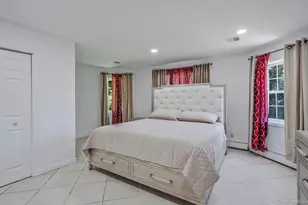 11 Country Squire Ct, Dix Hills, NY 11746 - Photo 33