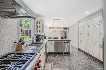 11 Country Squire Court, Dix Hills, NY 11746 - Photo 19