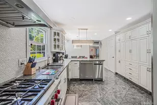 11 Country Squire Ct, Dix Hills, NY 11746 - Photo 19