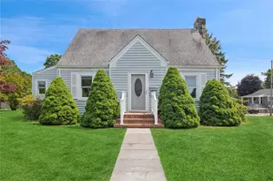 1295 Washington Ave, Greenport, NY 11944 - Photo 3