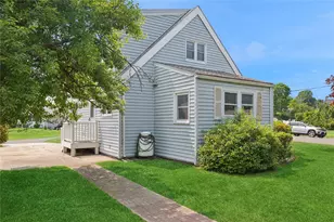 1295 Washington Ave, Greenport, NY 11944 - Photo 15