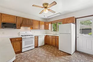 1295 Washington Ave, Greenport, NY 11944 - Photo 5