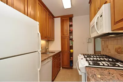 230 Garth Road #6C1, Scarsdale, NY 10583 - Photo 9