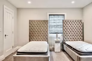 8 Stuyvesant Pl, Lawrence, NY 11559 - Photo 19