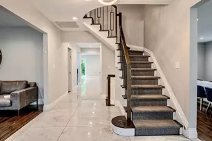 8 Stuyvesant Pl, Lawrence, NY 11559 - Photo 3