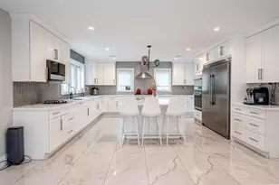 8 Stuyvesant Pl, Lawrence, NY 11559 - Photo 5