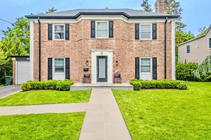 8 Stuyvesant Pl, Lawrence, NY 11559 - Photo 1