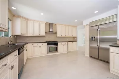 452 E Shore Road, Great Neck, NY 11024 - Photo 9