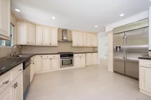 452 E Shore Rd, Great Neck, NY 11024 - Photo 9