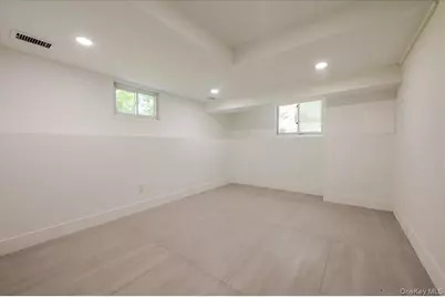 452 E Shore Road, Great Neck, NY 11024 - Photo 23