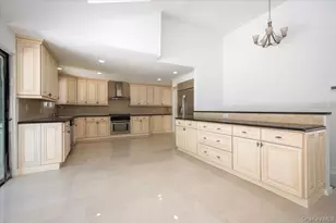 452 E Shore Rd, Great Neck, NY 11024 - Photo 11