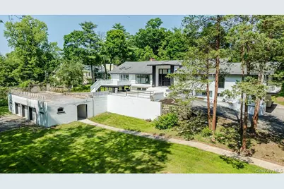 452 E Shore Road, Great Neck, NY 11024 - Photo 27