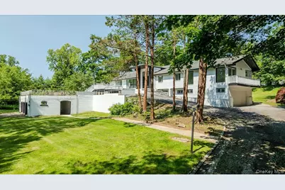 452 E Shore Road, Great Neck, NY 11024 - Photo 35