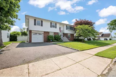 34 Dennis Lane, Bethpage, NY 11714 - Photo 1