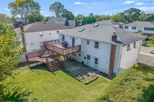 34 Dennis Ln, Bethpage, NY 11714 - Photo 29