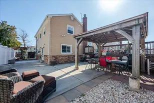 22 Cheshire Rd, Inwood, NY 11096 - Photo 23