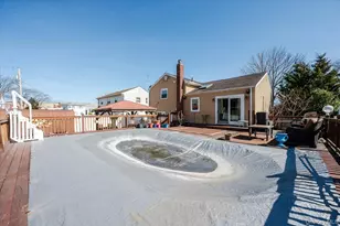 22 Cheshire Rd, Inwood, NY 11096 - Photo 19