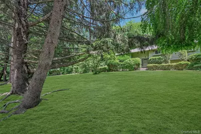 10 Moonedge Road, Northport, NY 11768 - Photo 3