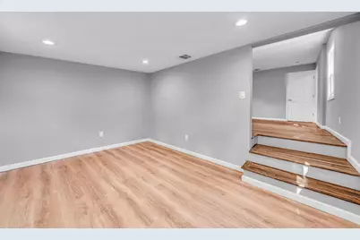 1090 Brookdale Avenue, Bay Shore, NY 11706 - Photo 19