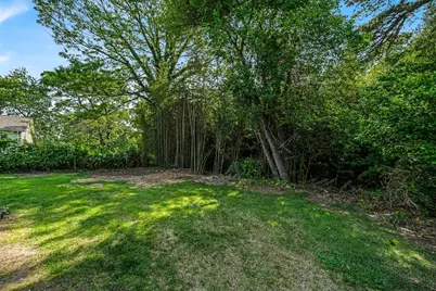 1090 Brookdale Avenue, Bay Shore, NY 11706 - Photo 9