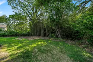 1090 Brookdale Ave, Bay Shore, NY 11706 - Photo 9